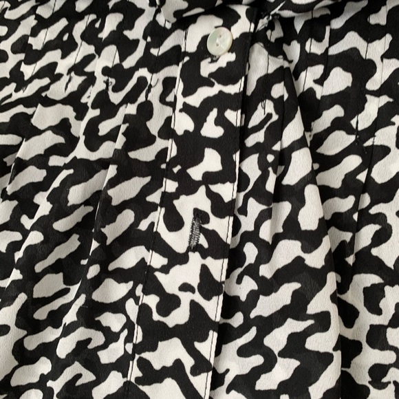 Anne Klein Printed Tie-Neck Top - Picture 5 of 9